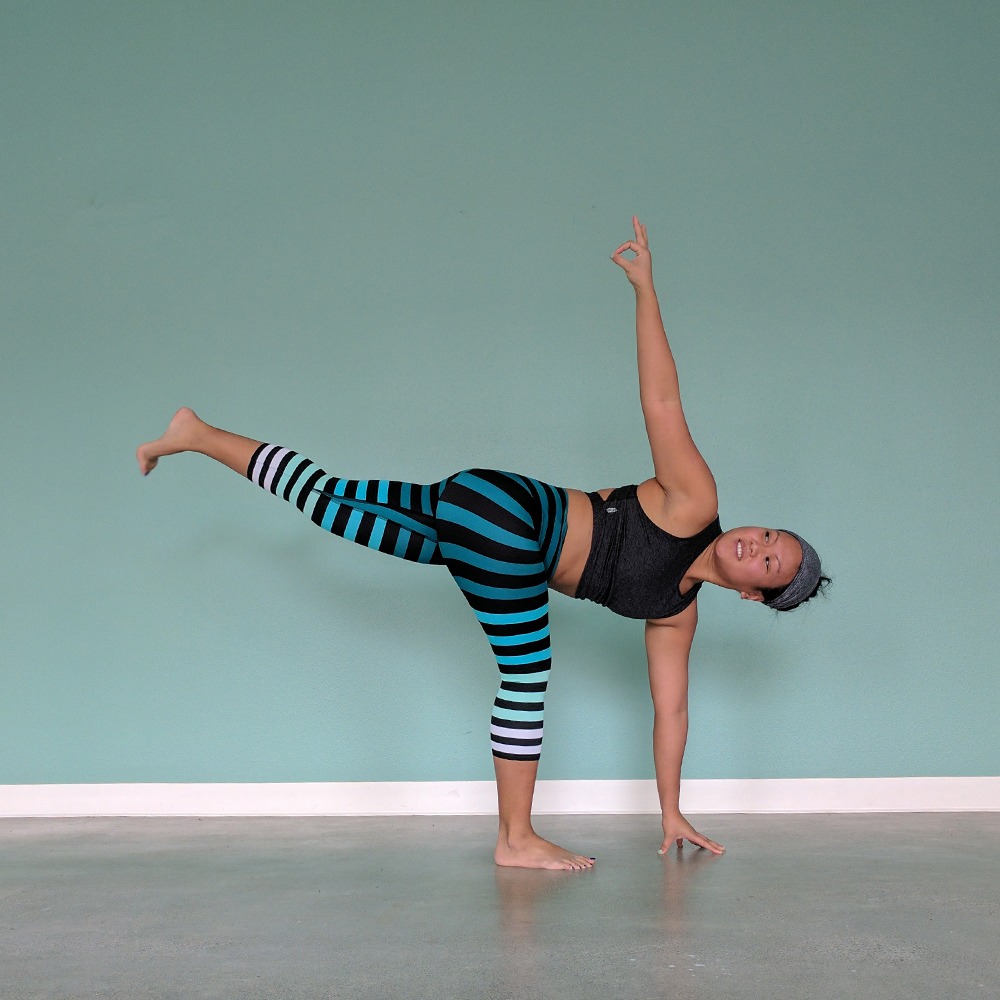 k-deer caroline stripe leggings yoga poses schimiggy_0006_IMG_20170308_131142