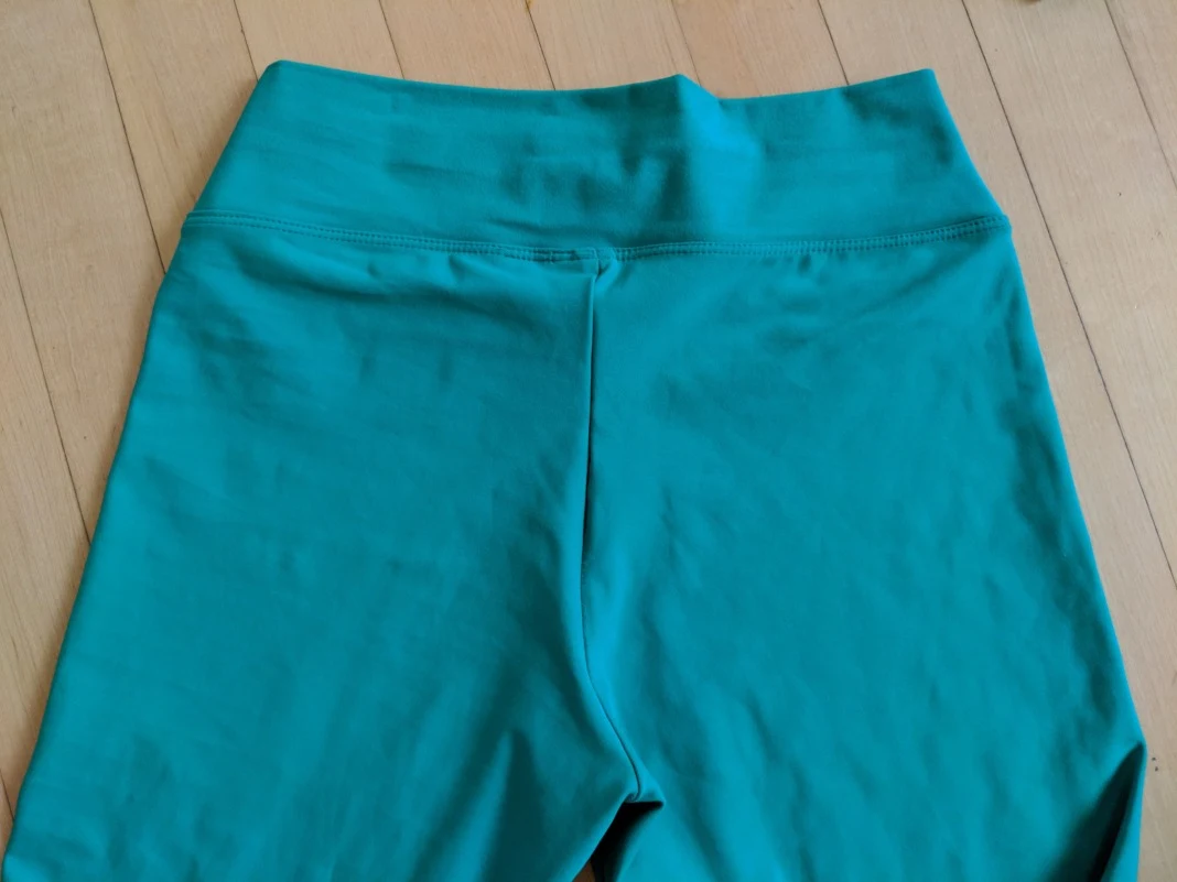 liquido review oasis green leggings waistband back