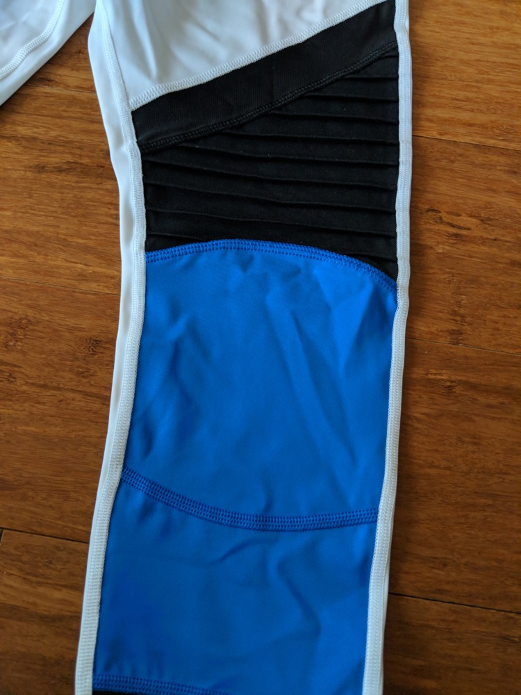 L'URV Activewear - Shake Your Booty Leggings - Knee Panel Detail