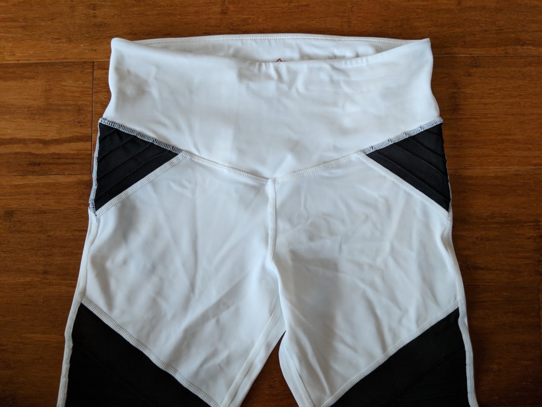 L'URV Activewear - Shake Your Booty Leggings - Waistband (front)