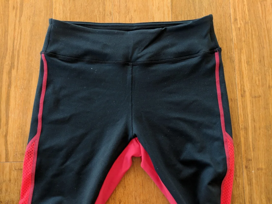 Barbells to Bombshells - Heart Booty Leggings - Waistband (front)