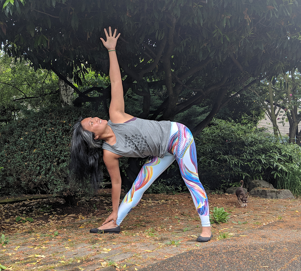 seni by fit rebel review fighting fish leggings rainbow trikonasana yoga triangle pose schimiggy