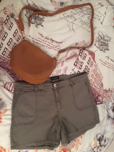 plus sized fashion mallory crossbody and green shorts