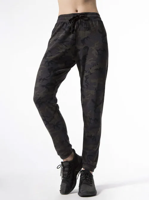 carbon38 camo joggers black