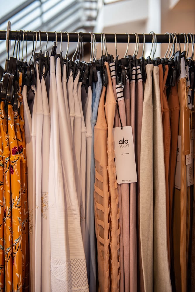 carbon38 sample sale legging racks 2019