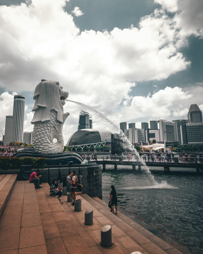 singapore merlion statue bridge