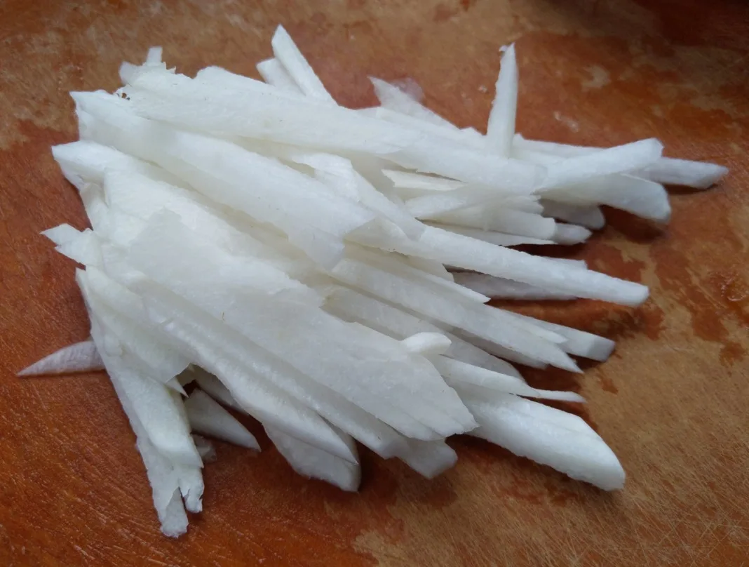 kimchi recipe daikon sliced into matchsticks