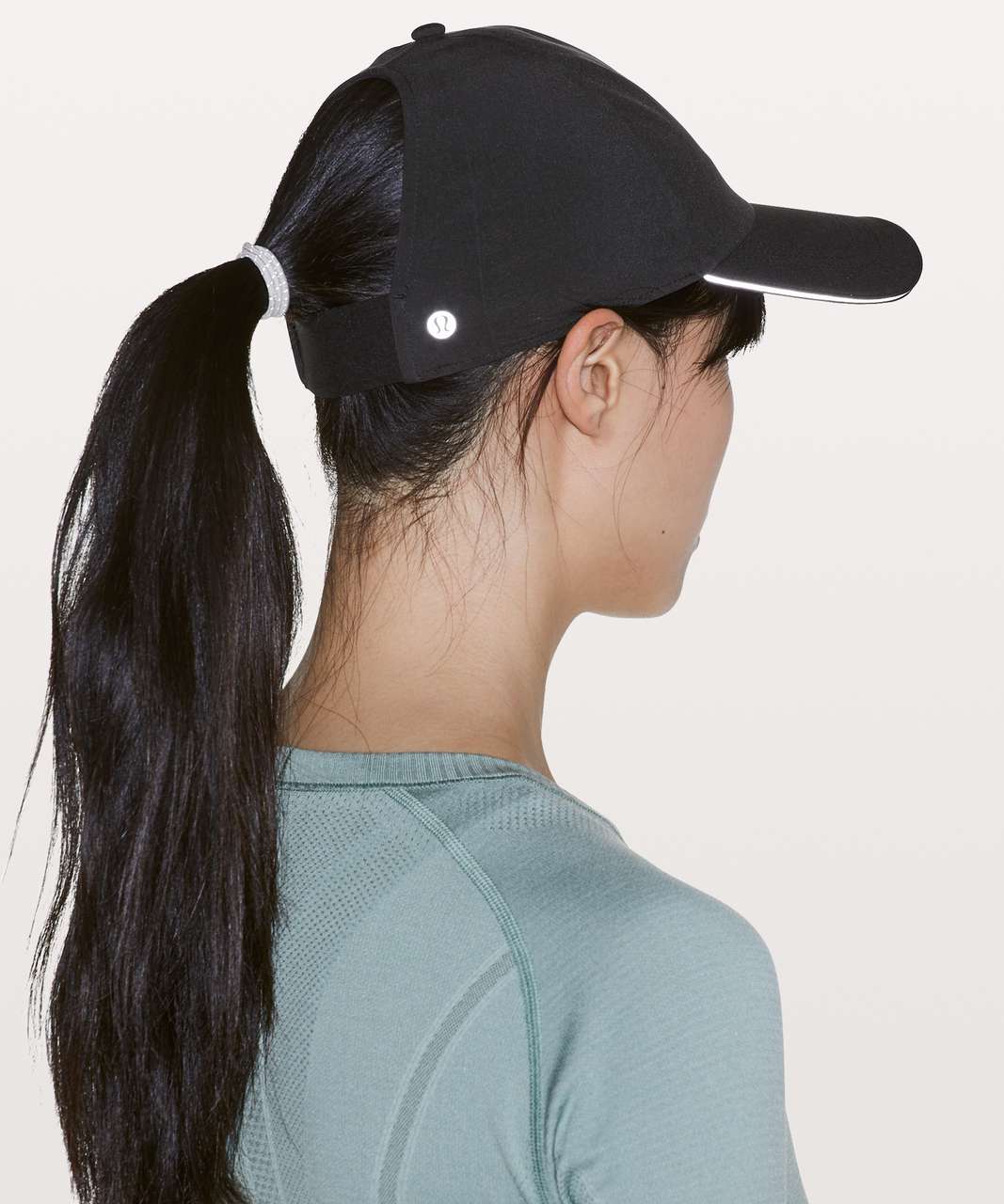 lululemon baller hat with ponytail opening