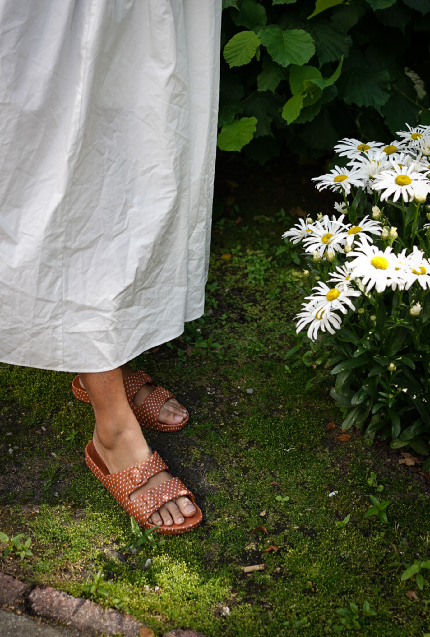 Freedom Moses Review Sustainable dots stone toffee Sandals