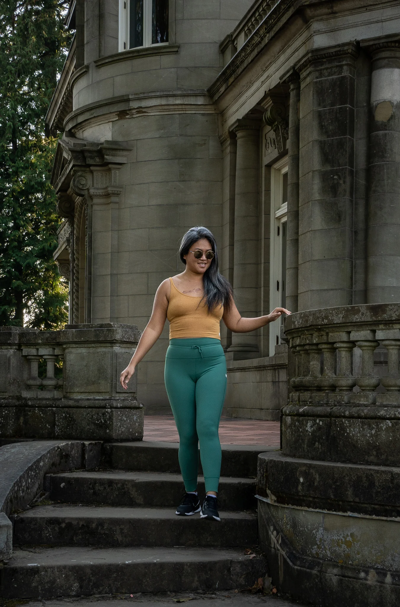 Vuori Daily Legging Review Halo crop top