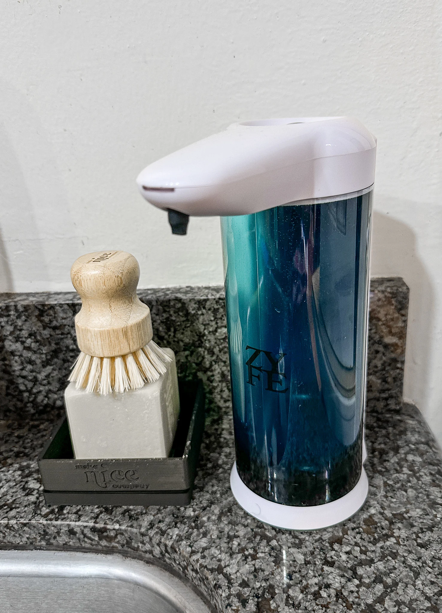 Zyfe sustainable Soap Dispenser Nice sustainable dish washing brush and soap