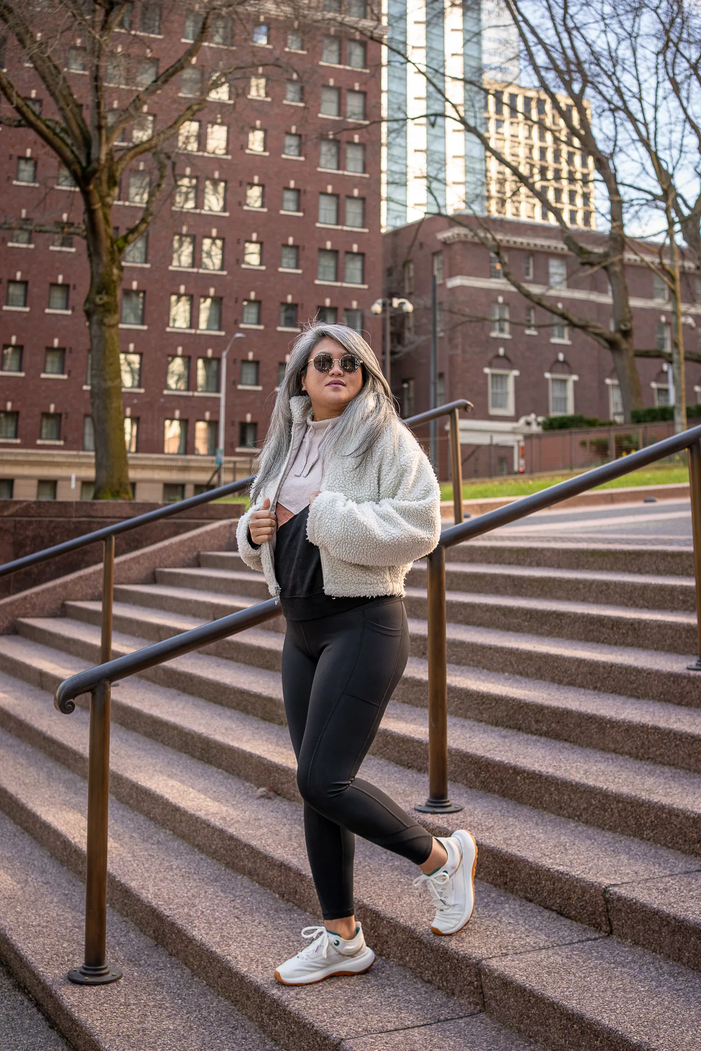 Vasque Reconnect Now sneaker white Flip Belt Thermal Leggings Nike Sherpa Jacket