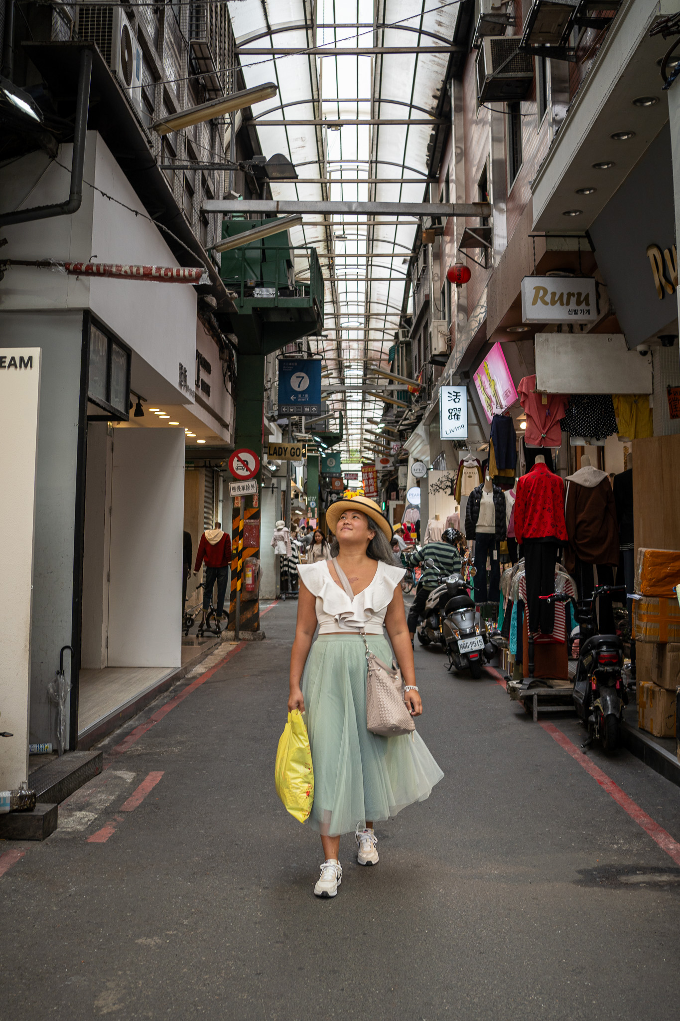 Wufenpu Shopping District garment district in taipei taiwan cheap korean and chinese fashion