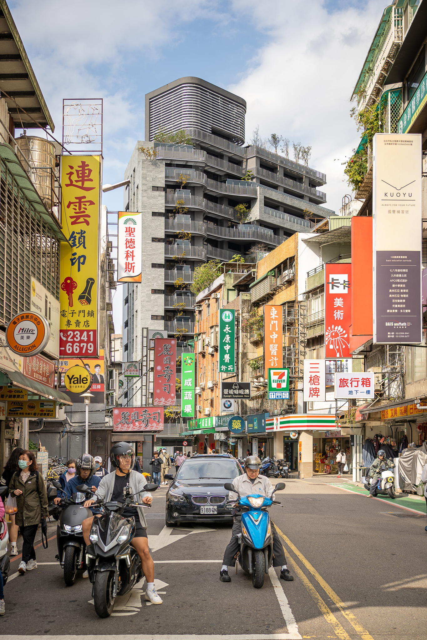 taipei taiwan city streets traffic