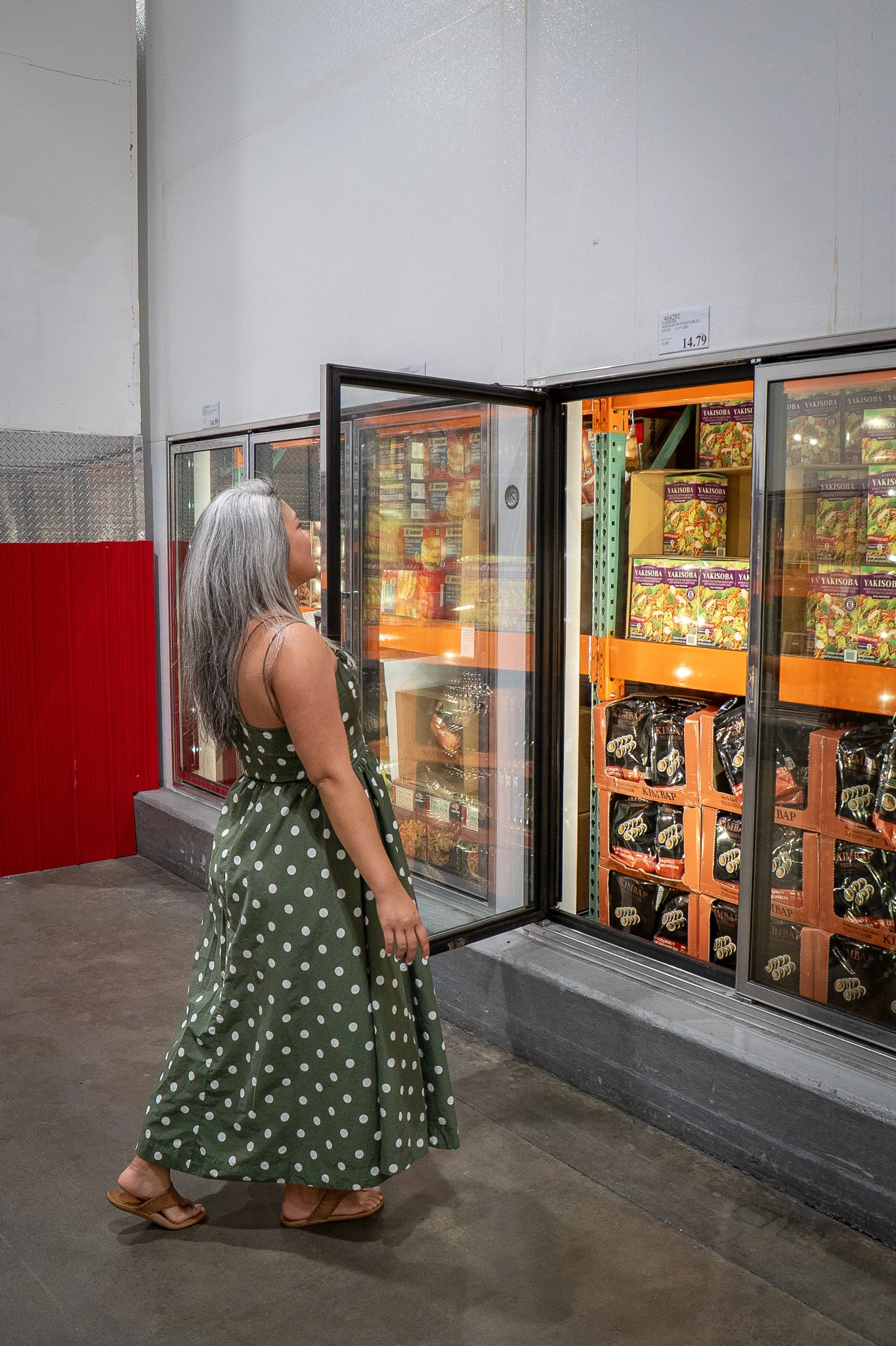 looking into costco fridge en saison gray hair asian